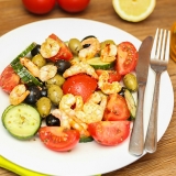 Vorschaubild für Garnelen auf Gurken-Tomaten-Salat mit leckeren Oliven